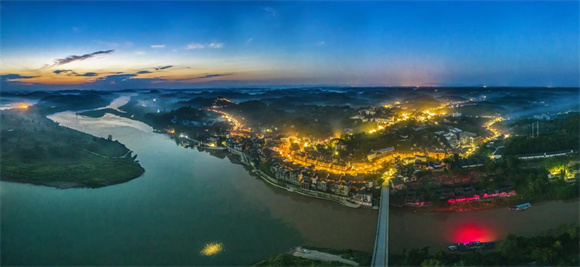 5安居古城依山傍水，风景秀美。安居古城供图