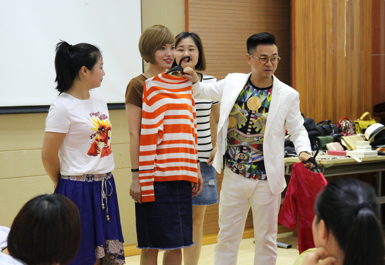 中国"美学场景营销"创始人张春华:你会穿衣服吗?