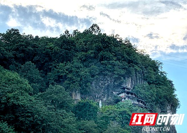 远眺丹山寺.